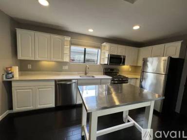 Main picture of 1551 Menlo Ave