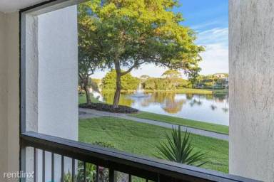Main picture of Lakeside Condominiums