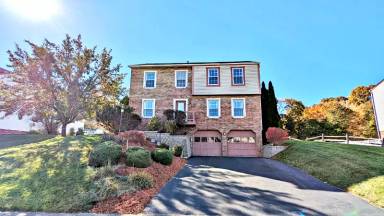 Main picture of 105 Woodbine Dr