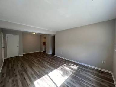 Main picture of 7919 N Main St