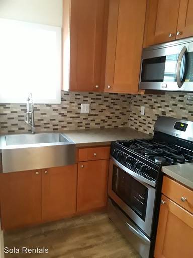 Main picture of 1159 E 64th St