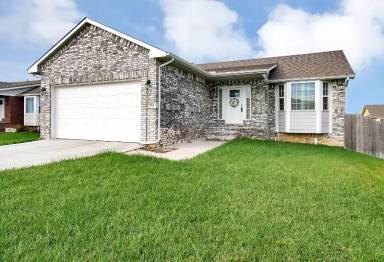 Main picture of 715 S Cherrywood Cir