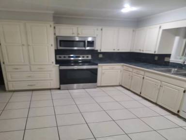 Main picture of 913 Middleton Dr