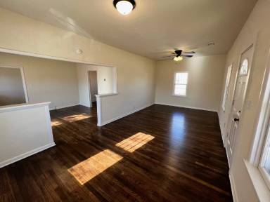 Main picture of 413 N Macomb Ave
