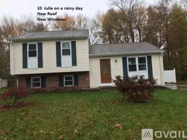 Main picture of 10 Julie Ln