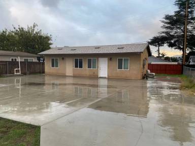 Main picture of 1160 N Mollison Ave