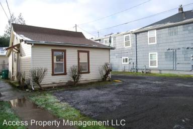 Main picture of 912 E 2nd St