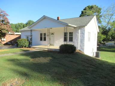 Main picture of 1005 E Main St