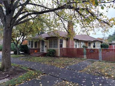 Main picture of 354 15th St SE