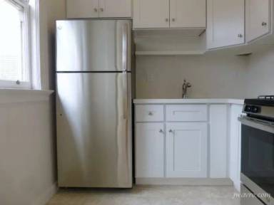 Main picture of 1496 Larkin St