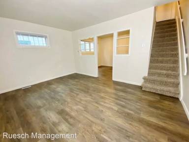 Main picture of 38 W Bank St