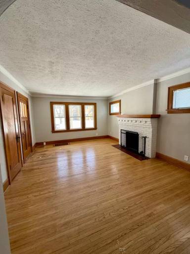 Main picture of 2134 Douglas St