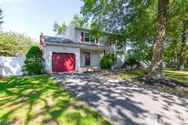 Main picture of 4 Archer Ct