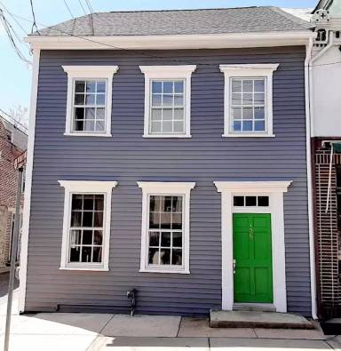 Main picture of 128 S Hanover St