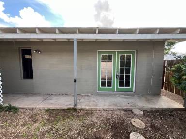 Main picture of 521 W 10th St