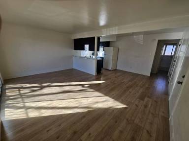 Main picture of 1385 W 6th St