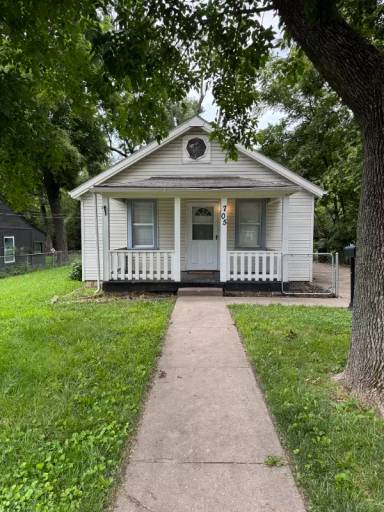 Main picture of 705 High Grove Rd
