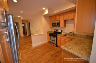 Main picture of 11 Lothrop St