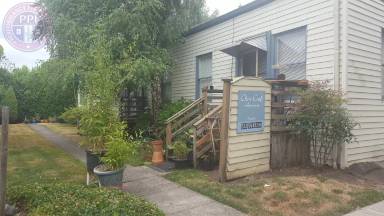 Main picture of 7320 SE Milwaukie Ave