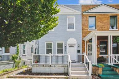 Main picture of 526 Roxboro Pl NW