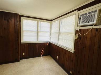 Main picture of 717 W American St