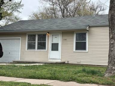 Main picture of 1140 E Crowley St