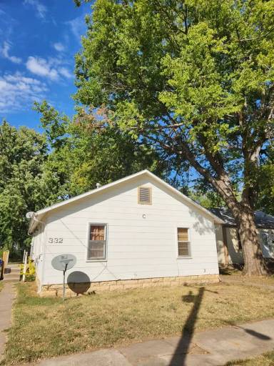 Main picture of 324 W 17th St