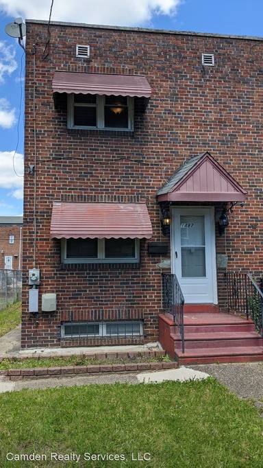 Main picture of 1482 Ormond Ave