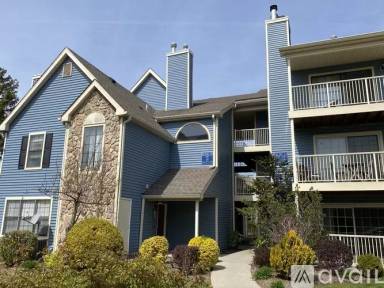 Main picture of 293 Cozzens Ct