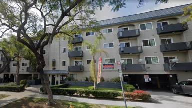 Main picture of 239 S Manhattan Pl Apartments
