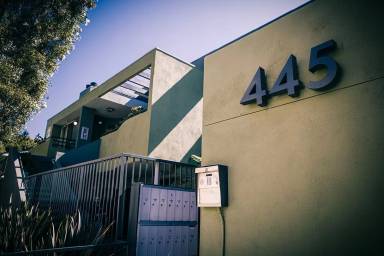 Main picture of 445 W University Ave