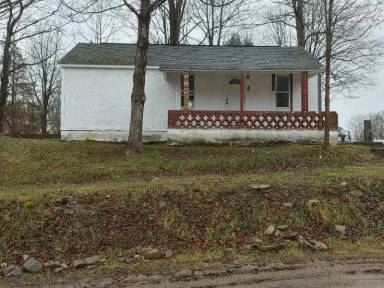 Main picture of 8 Freehold Mills Dr