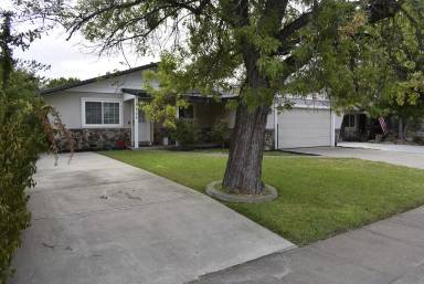 Main picture of 6924 Van Maren Ln