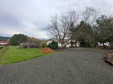 Main picture of 405 NW Lewisburg Ave