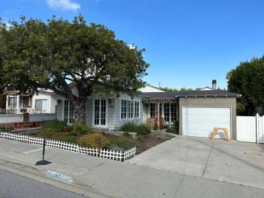 Main picture of 1915 Bataan Rd