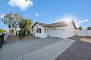 Main picture of 571 S Burgess Ave