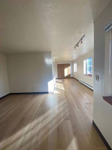 Main picture of Hilltop Court Apartments