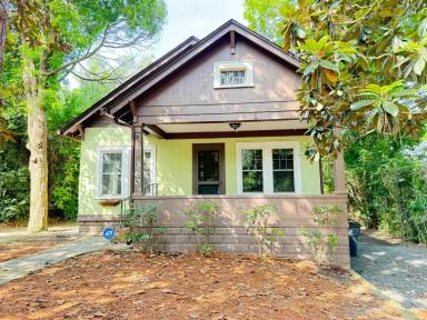 Main picture of 360 E Maine Ave