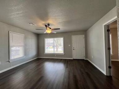 Main picture of 10 N Birch St