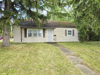 Main picture of 4181 E 160th St