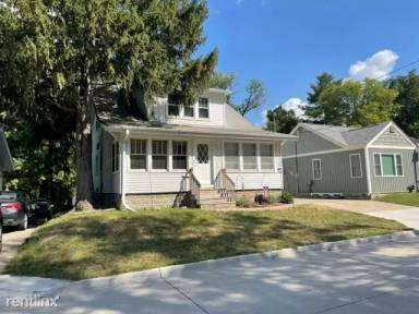 Main picture of 300 Melrose Ct