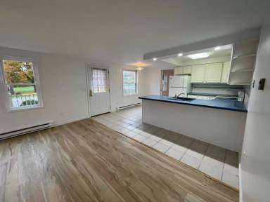 Main picture of 5098 Main St