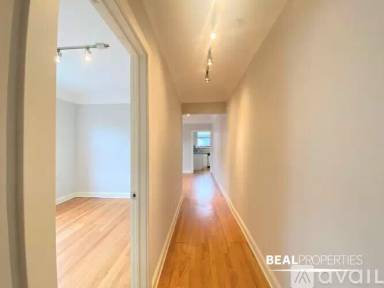 Main picture of 2325 N Rockwell St