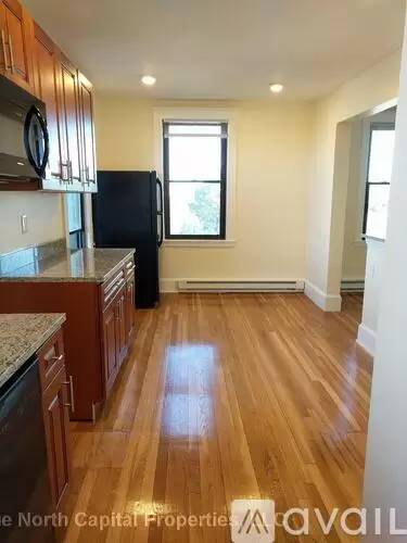 Main picture of 379 Broadway
