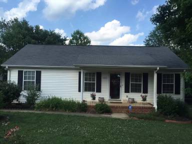 Main picture of 135 Golf St