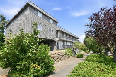 Main picture of 1002 N J St