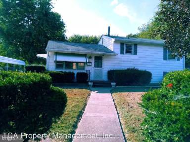 Main picture of 632 Hickory Cir