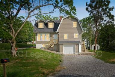 Main picture of 697 Ridgely Ave