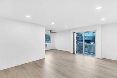 Main picture of 10930 Palms Blvd