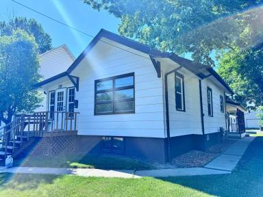 Main picture of 216 9th Ave NE